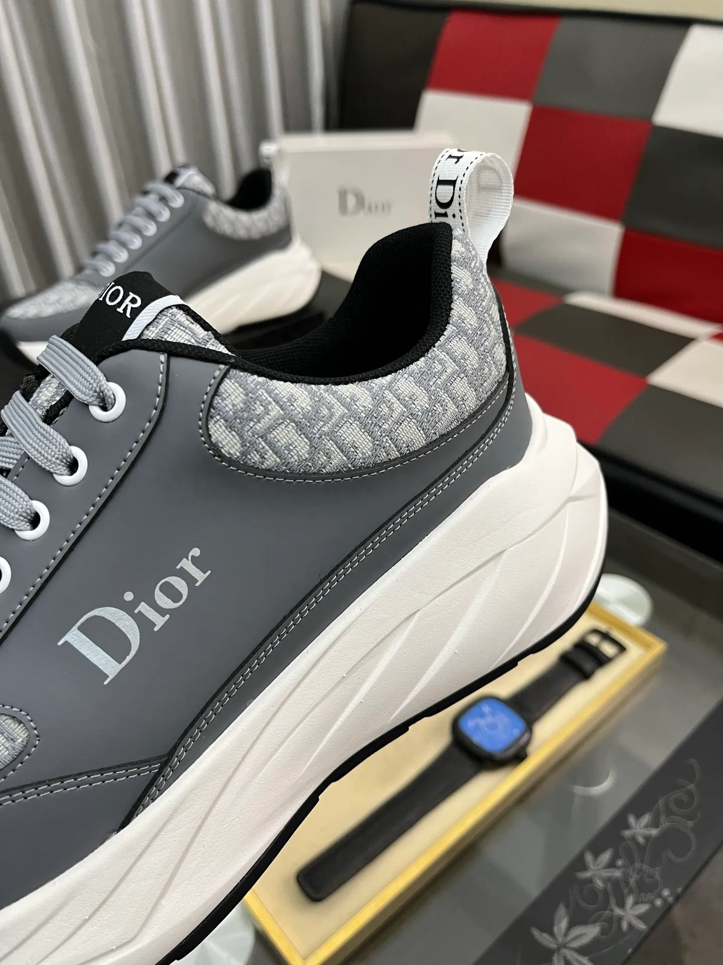 Ex-factory price: 438⌚️⌚️[Dior] Dior’s new men’s genuine leather casual shoes, the highest version on the market, any comparison is welcome🆚! The original leather has excellent texture and is super high-end! Fetal sheep net lining imported from Italy, removable pad! Luxurious materials and fine workmanship, highly recommended! Code number: 38-443️⃣Colors available